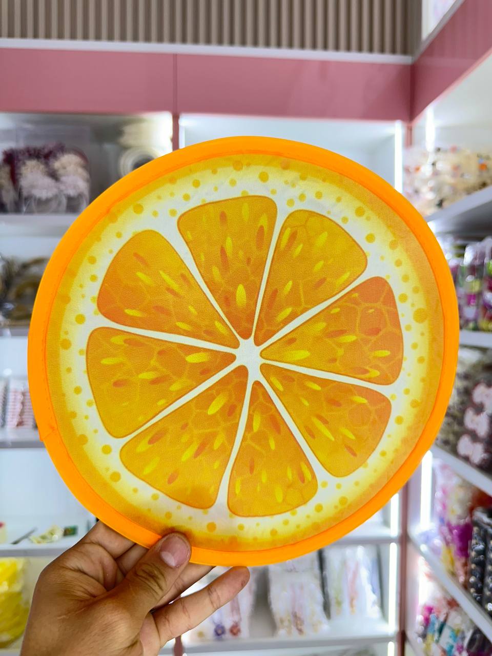 🍋 مروحة الفواكه القابلة للطي... لمسة من الانتعاش أينما كنت.